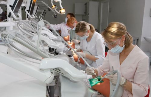 Trade Schools; Community Schools  Dental Schools in Europe  Humboldt   University - Department of Peroidontology and Synoptic Dentistry (Germany) 