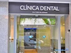 Empresas y servicios relacionados con Clinicas dentales en Ibiza  Implantes,   periodoncia, maxilofacial, estética dental. 0.0  Clínica dental en San Antonio.