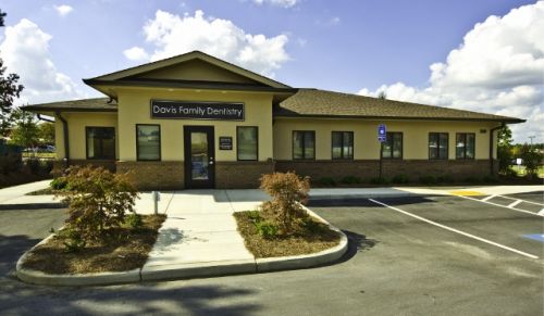 At Davis Family Dentistry, our goal is to treat people how they want to be treated;   tailoring each individual's dental care to his or her wants and needs.