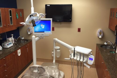 Information on 24 Hour Dentist in Chicago. (773) 476-7246. Address, phone   number, map, driving directions, hours of operation, services, reviews and more   for 
