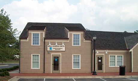 The Emergency Dental Clinics of Charlotte and Lake Norman offer a new   concept in dental care. Our clinics are urgent care facilities designed for people   with 