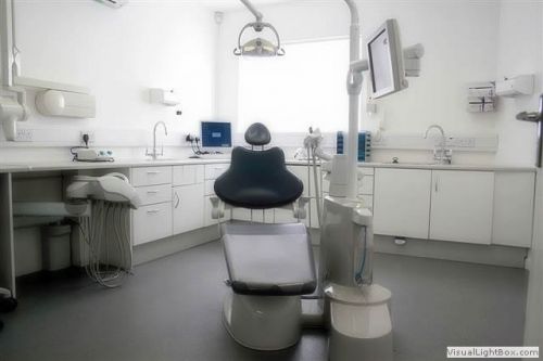 Singapore Dentists, Dental Clinics with Extended Hours  Corporate Dental   Clinic Tel: 9802 5555. 24 Hrs. 24-hour emergency dental  We are the first   directory in Singapore to feature services and business that are open 24 hours or   are 